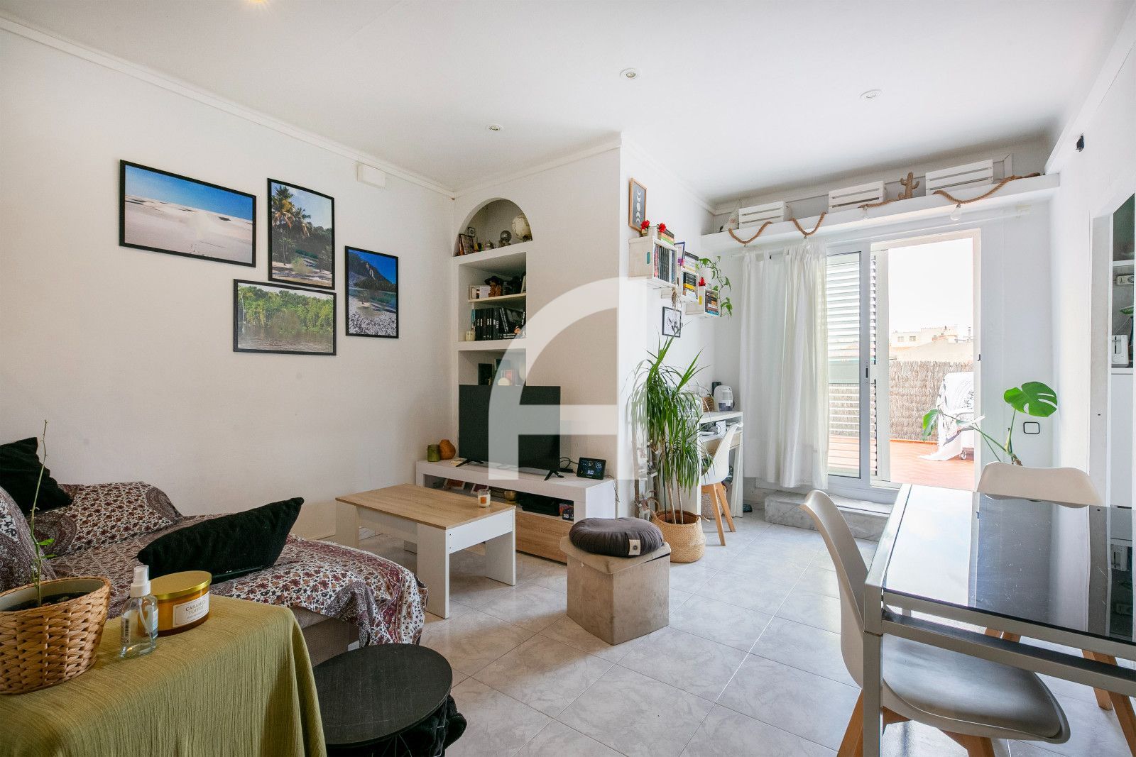 LUZ, PRIVACIDAD Y UNA TERRAZA DE 30M² EN ESTE ATRACTIVO ÁTICO DE SANTS-MONTJUÏC - Foto 7