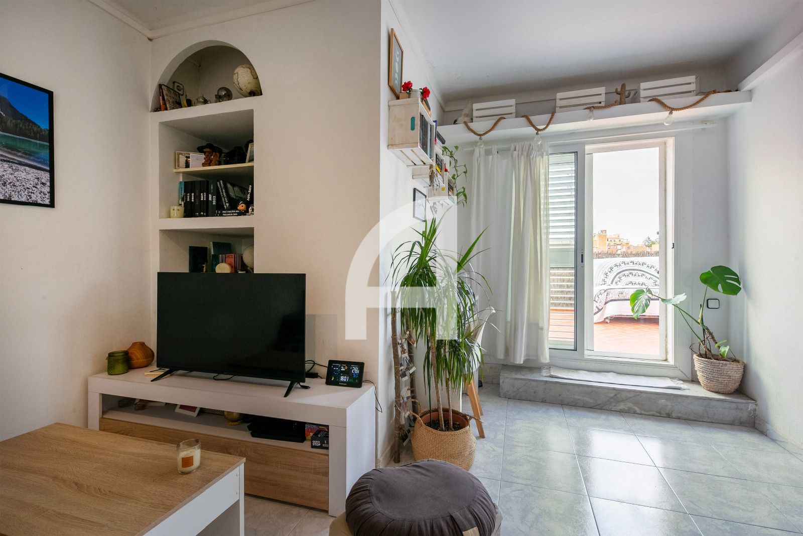 LUZ, PRIVACIDAD Y UNA TERRAZA DE 30M² EN ESTE ATRACTIVO ÁTICO DE SANTS-MONTJUÏC - Foto 8