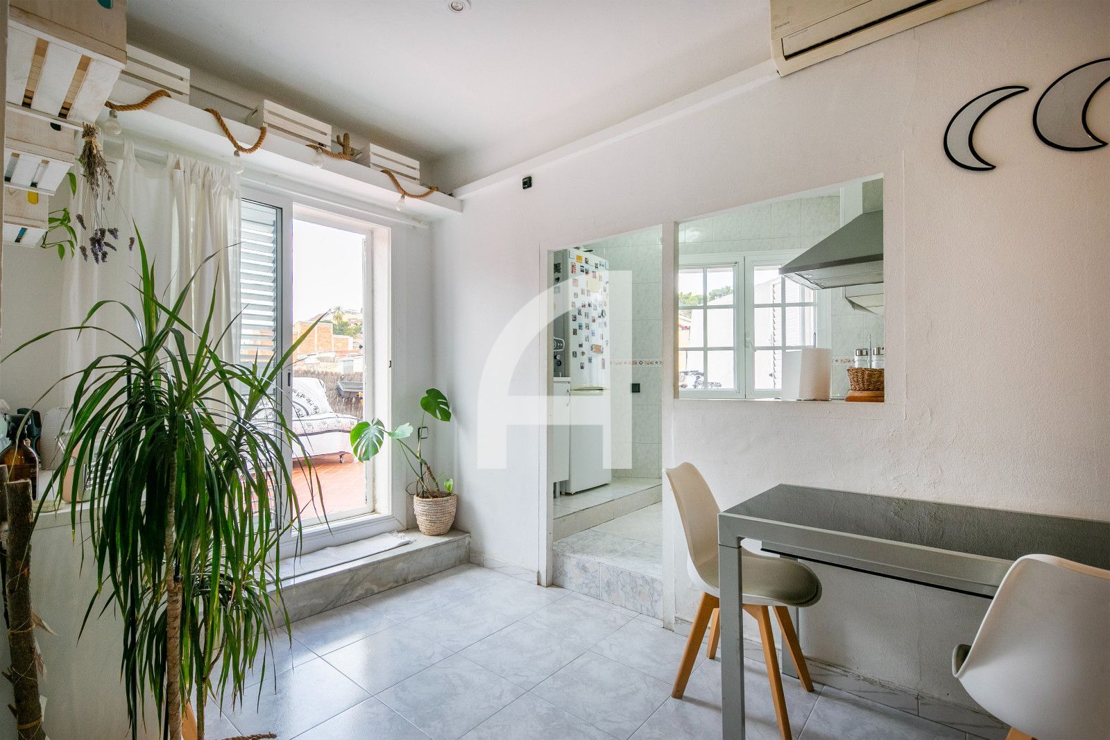 LUZ, PRIVACIDAD Y UNA TERRAZA DE 30M² EN ESTE ATRACTIVO ÁTICO DE SANTS-MONTJUÏC - Foto 11