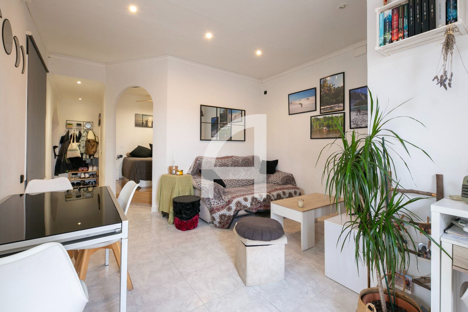 LUZ, PRIVACIDAD Y UNA TERRAZA DE 30M² EN ESTE ATRACTIVO ÁTICO DE SANTS-MONTJUÏC - Foto 10
