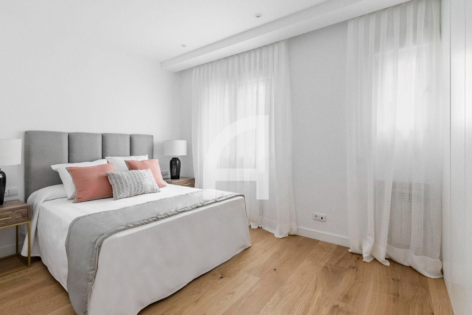 COMBINACIÓN DE CARÁCTER Y ELEGANCIA EN MADRID - Foto 9