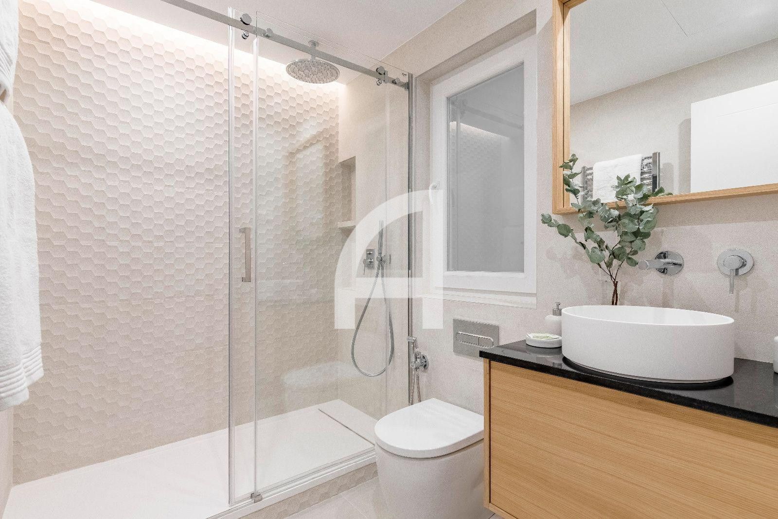 COMBINACIÓN DE CARÁCTER Y ELEGANCIA EN MADRID - Foto 12