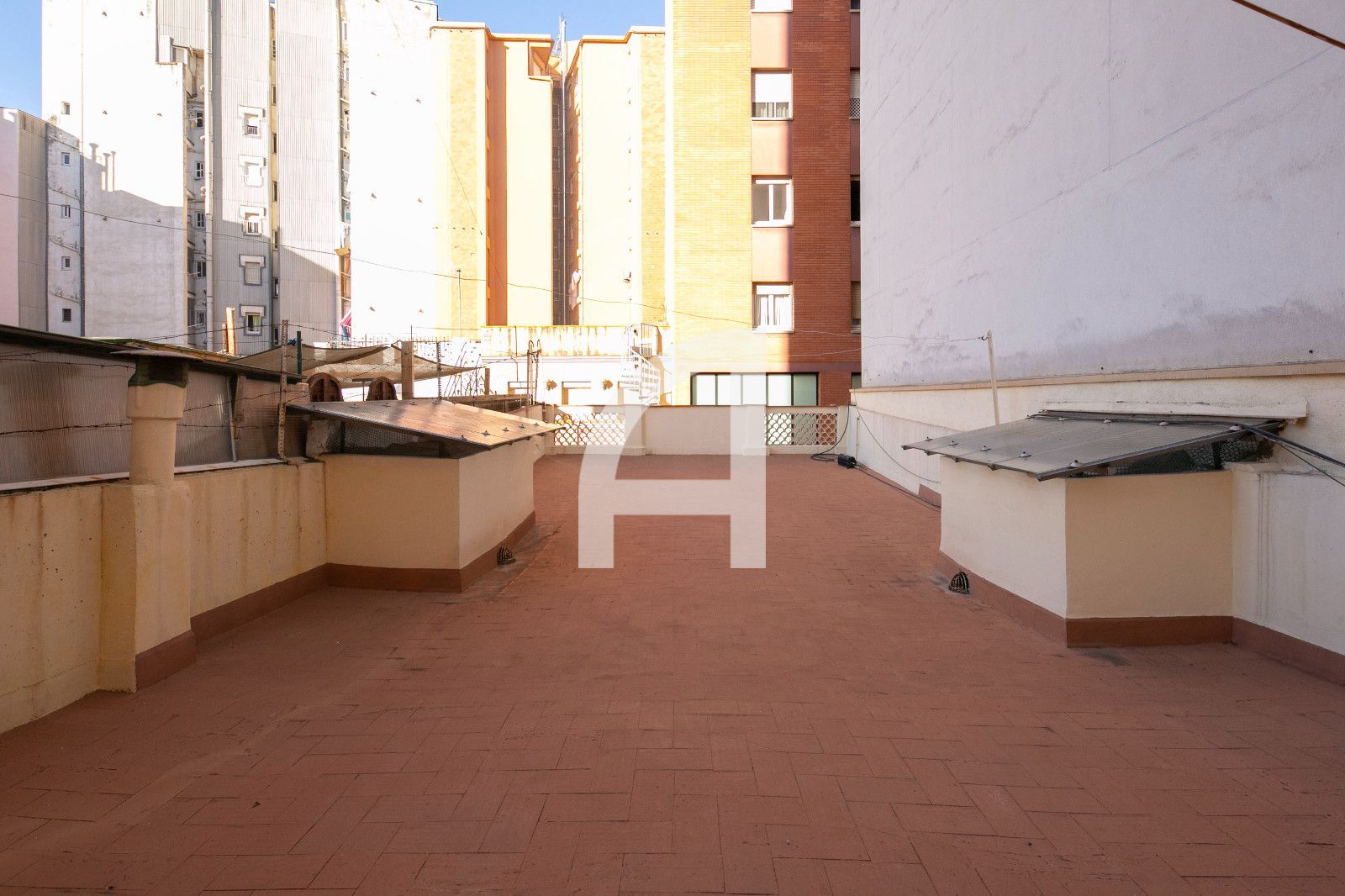 VIVIENDA ÚNICA EN UN TRANQUILO PASAJE DE LES CORTS CON GRAN TERRAZA - Foto 5