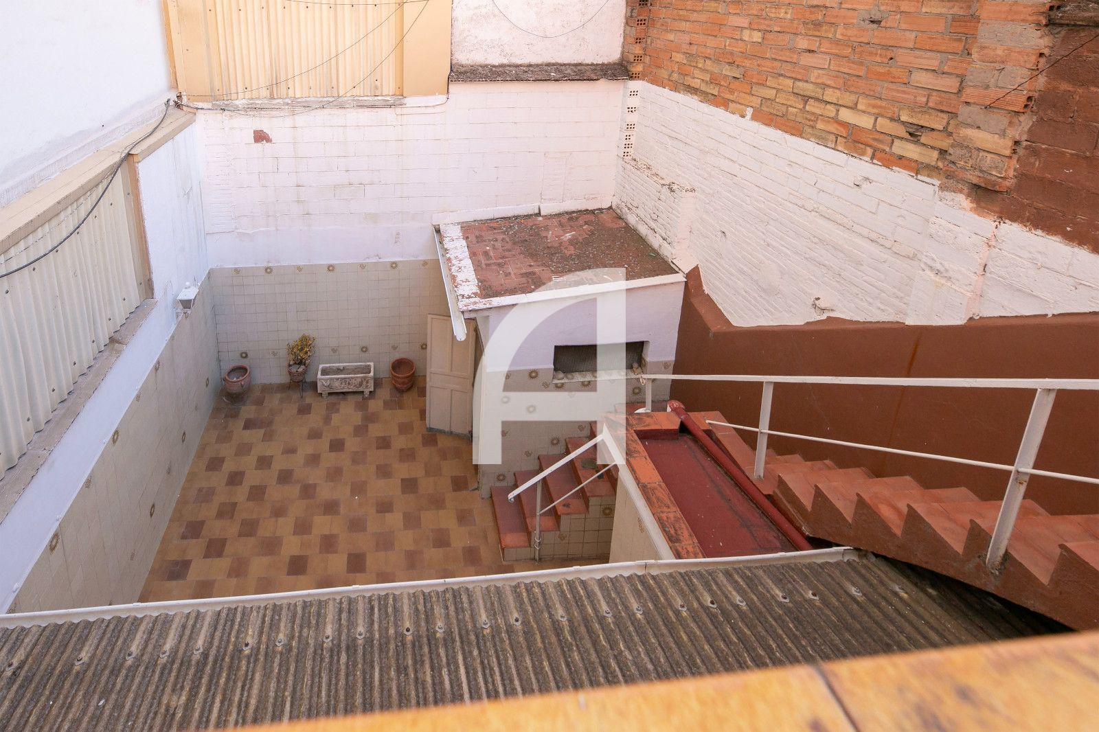 VIVIENDA ÚNICA EN UN TRANQUILO PASAJE DE LES CORTS CON GRAN TERRAZA - Foto 3