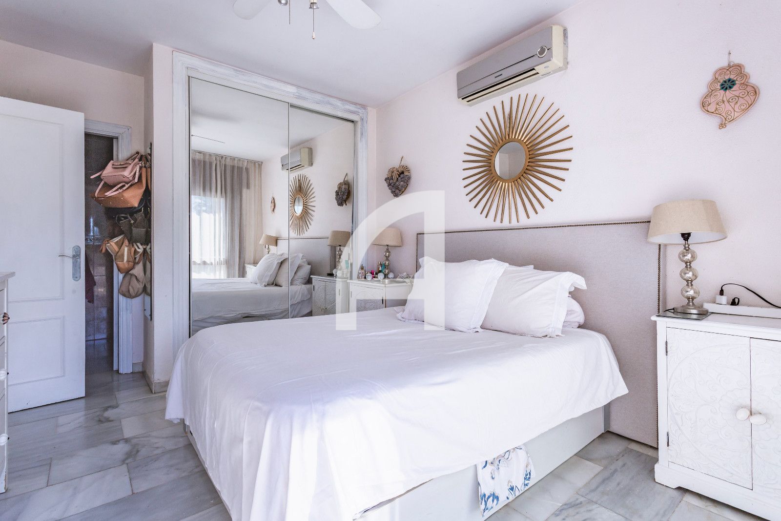 INCREIBLE CHALET INDEPENDIENTE EN ZONA TRANQUILA DE MARBELLA - Foto 19