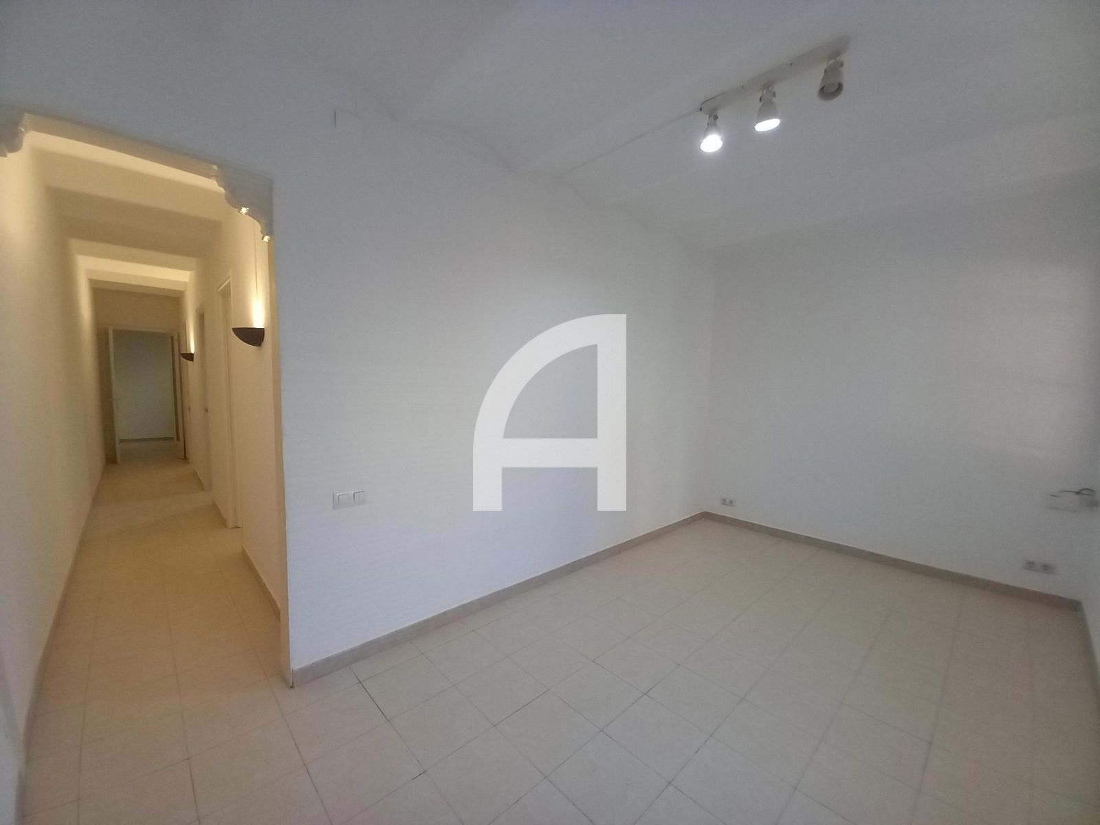 1-room apartment of 50m² in Barcelona photo 3