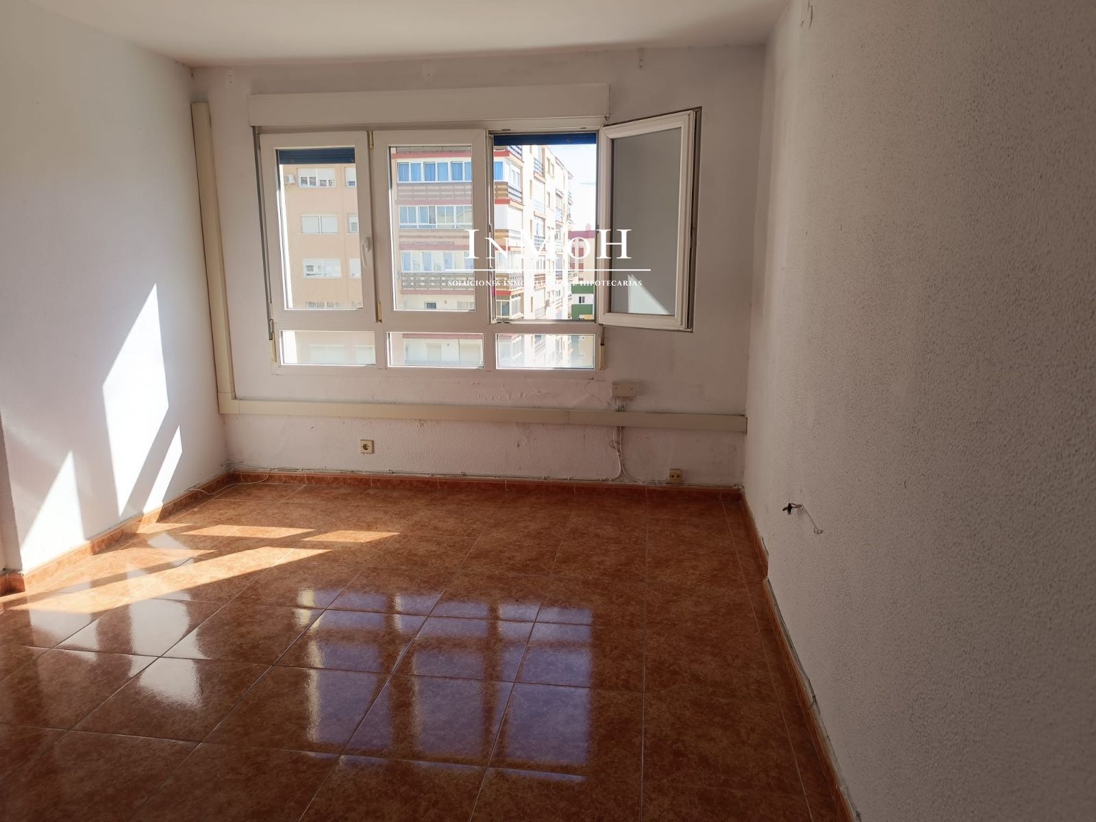 Piso en zona Avenida de 4 dormitorios y 2 baños - Foto 8