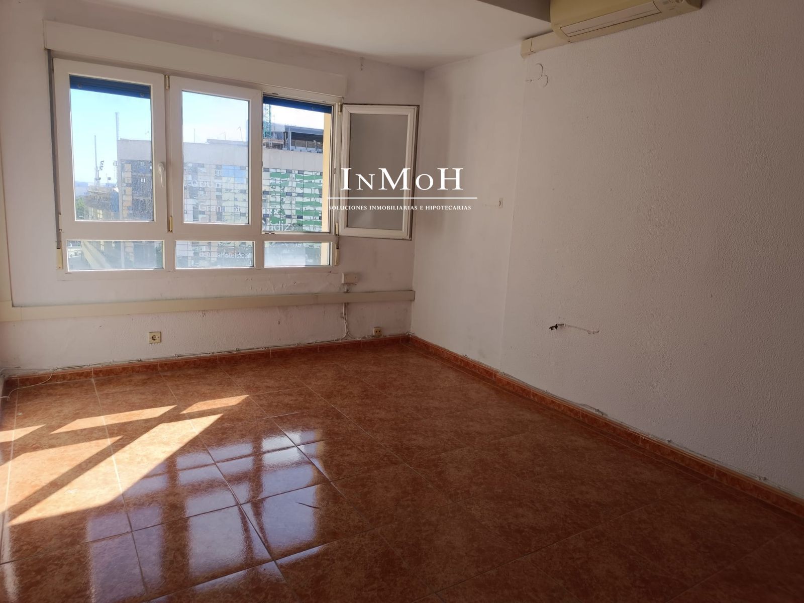 Piso en zona Avenida de 4 dormitorios y 2 baños - Foto 11