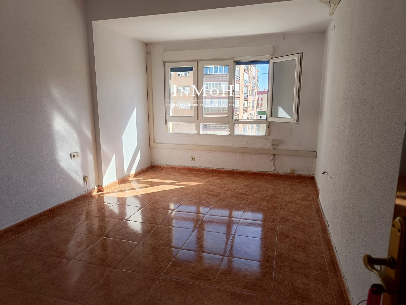 Piso en zona Avenida de 4 dormitorios y 2 baños - Foto 9