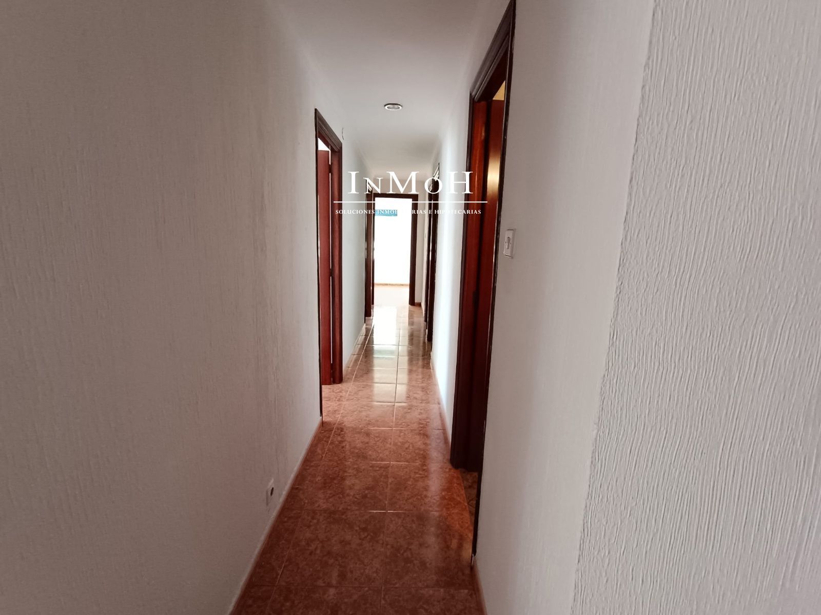 Piso en zona Avenida de 4 dormitorios y 2 baños - Foto 3
