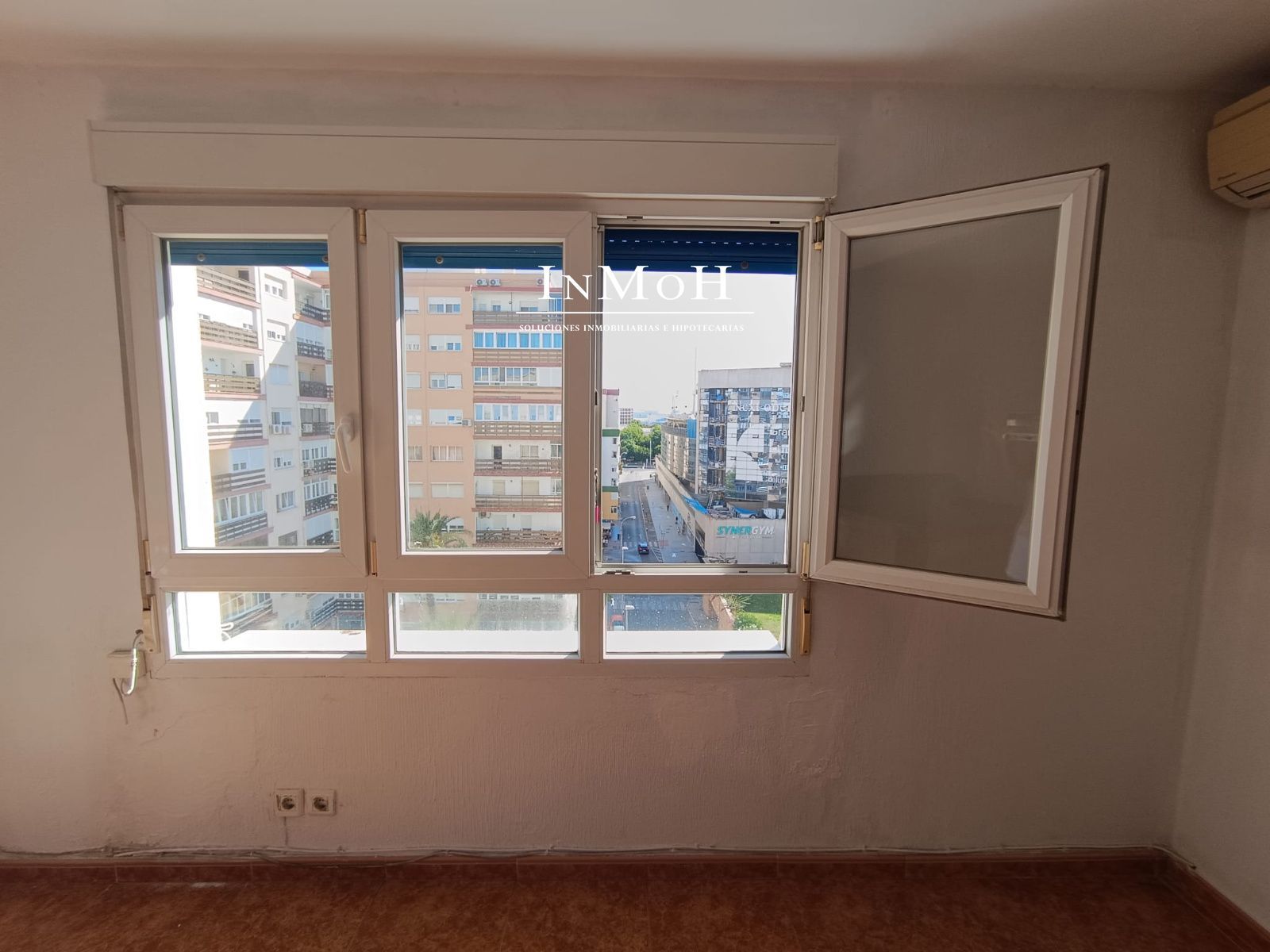 Piso en zona Avenida de 4 dormitorios y 2 baños - Foto 12
