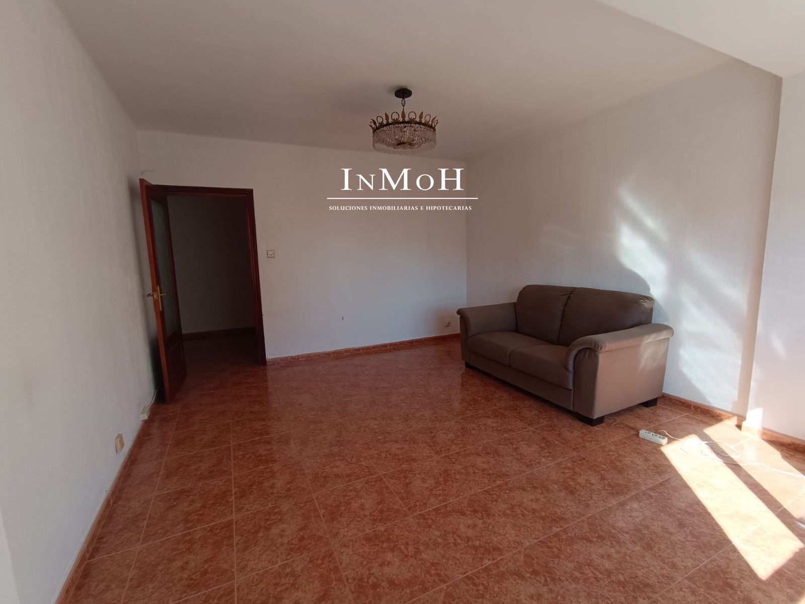 Piso en zona Avenida de 4 dormitorios y 2 baños - Foto 6