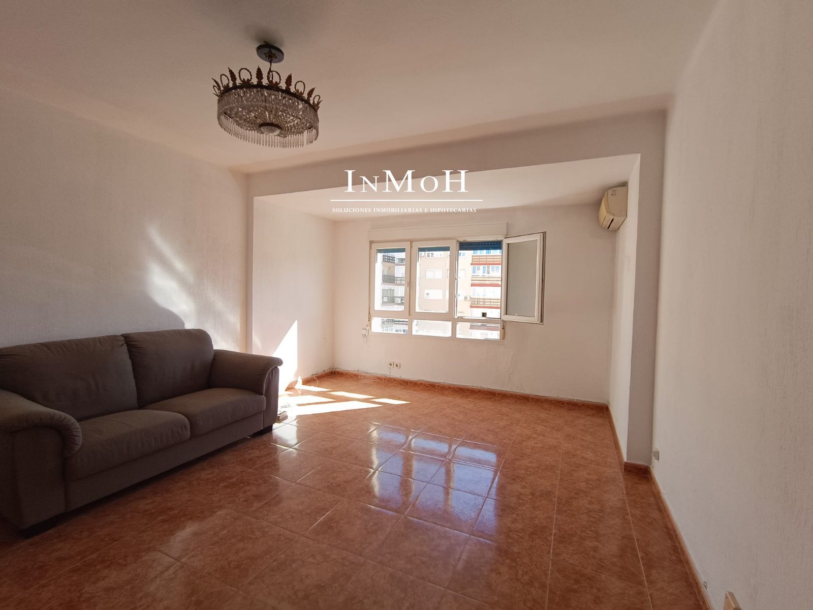 Piso en zona Avenida de 4 dormitorios y 2 baños - Foto 4