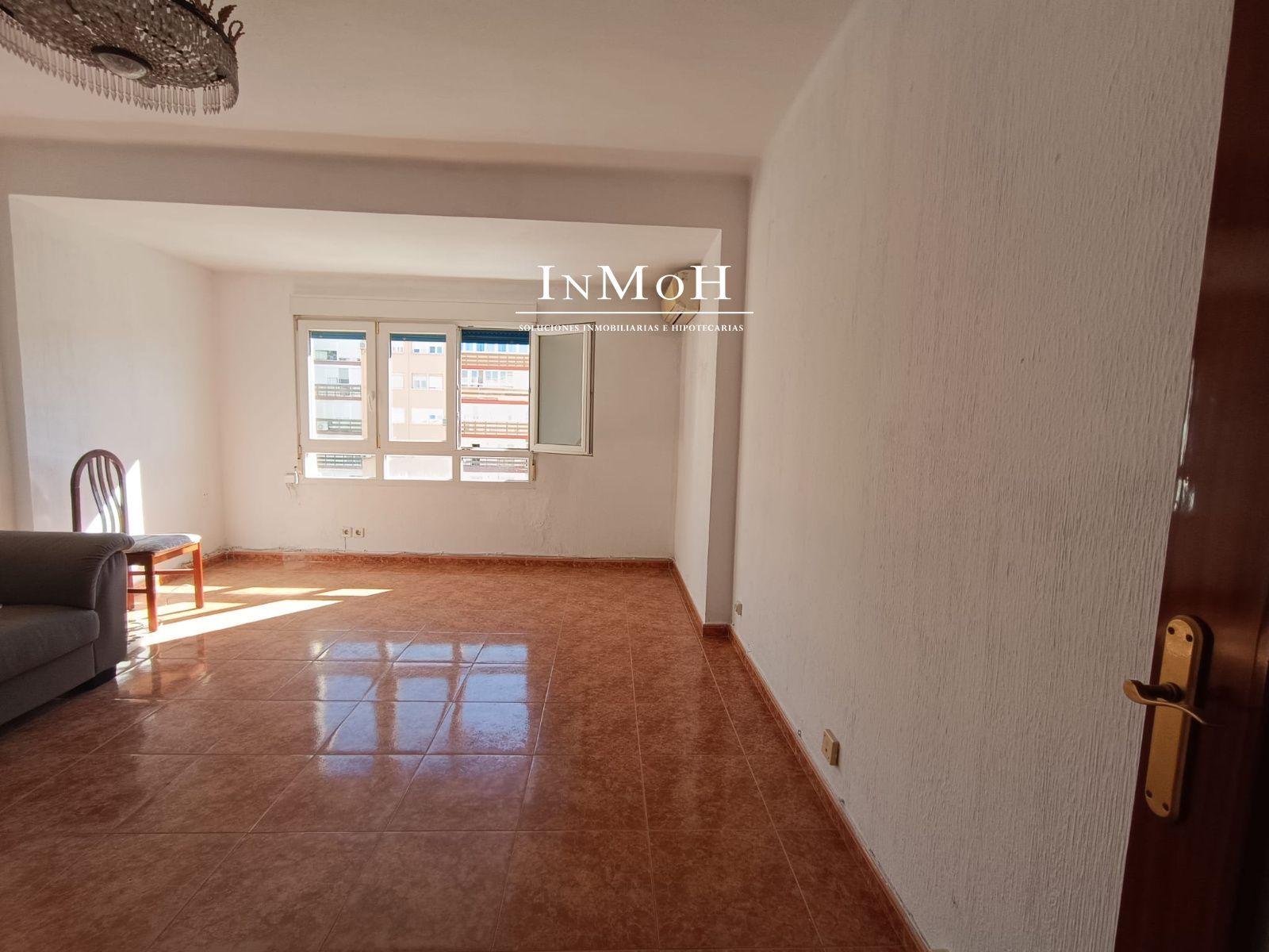 Piso en zona Avenida de 4 dormitorios y 2 baños - Foto 7