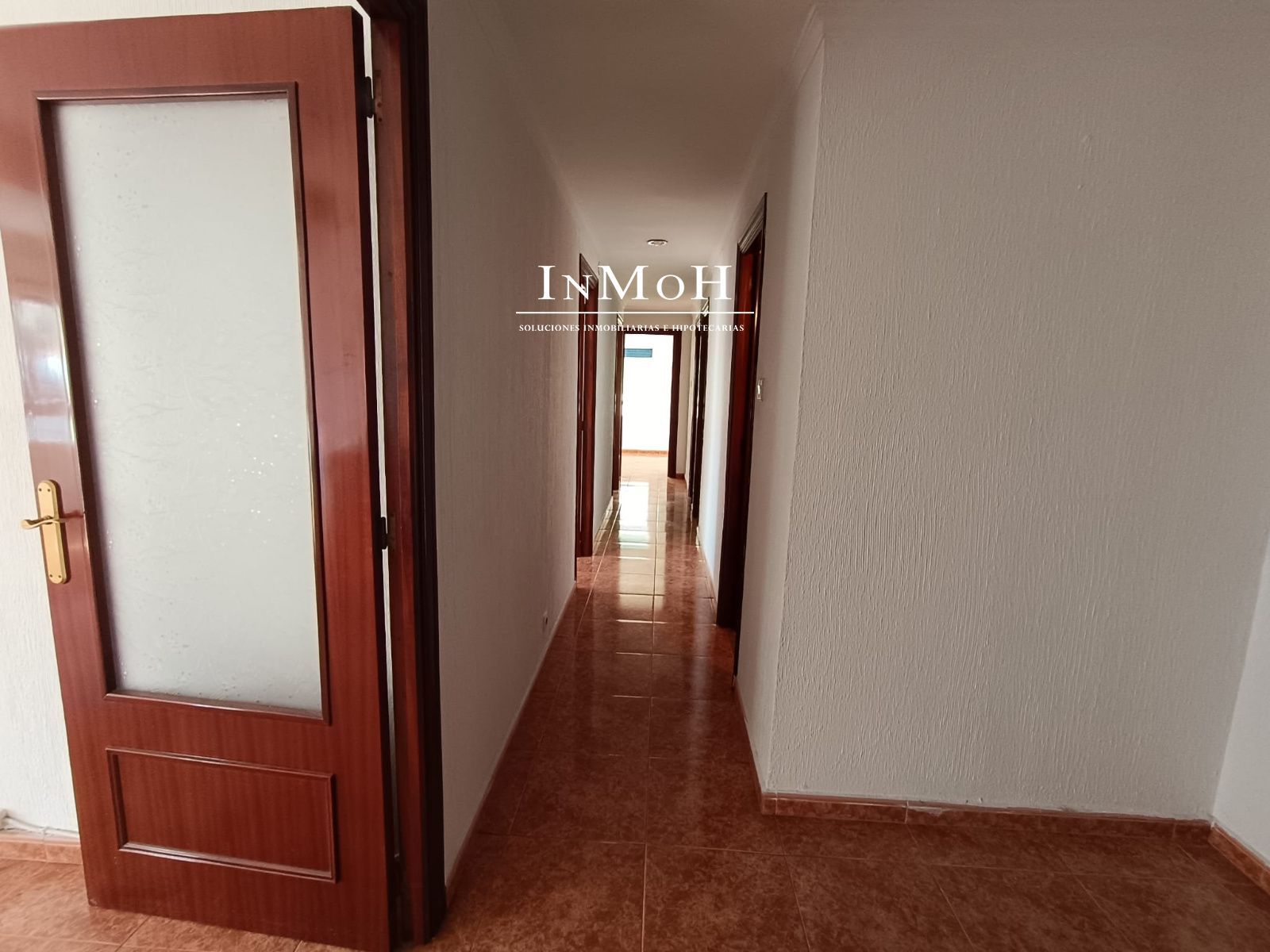 Piso en zona Avenida de 4 dormitorios y 2 baños - Foto 2