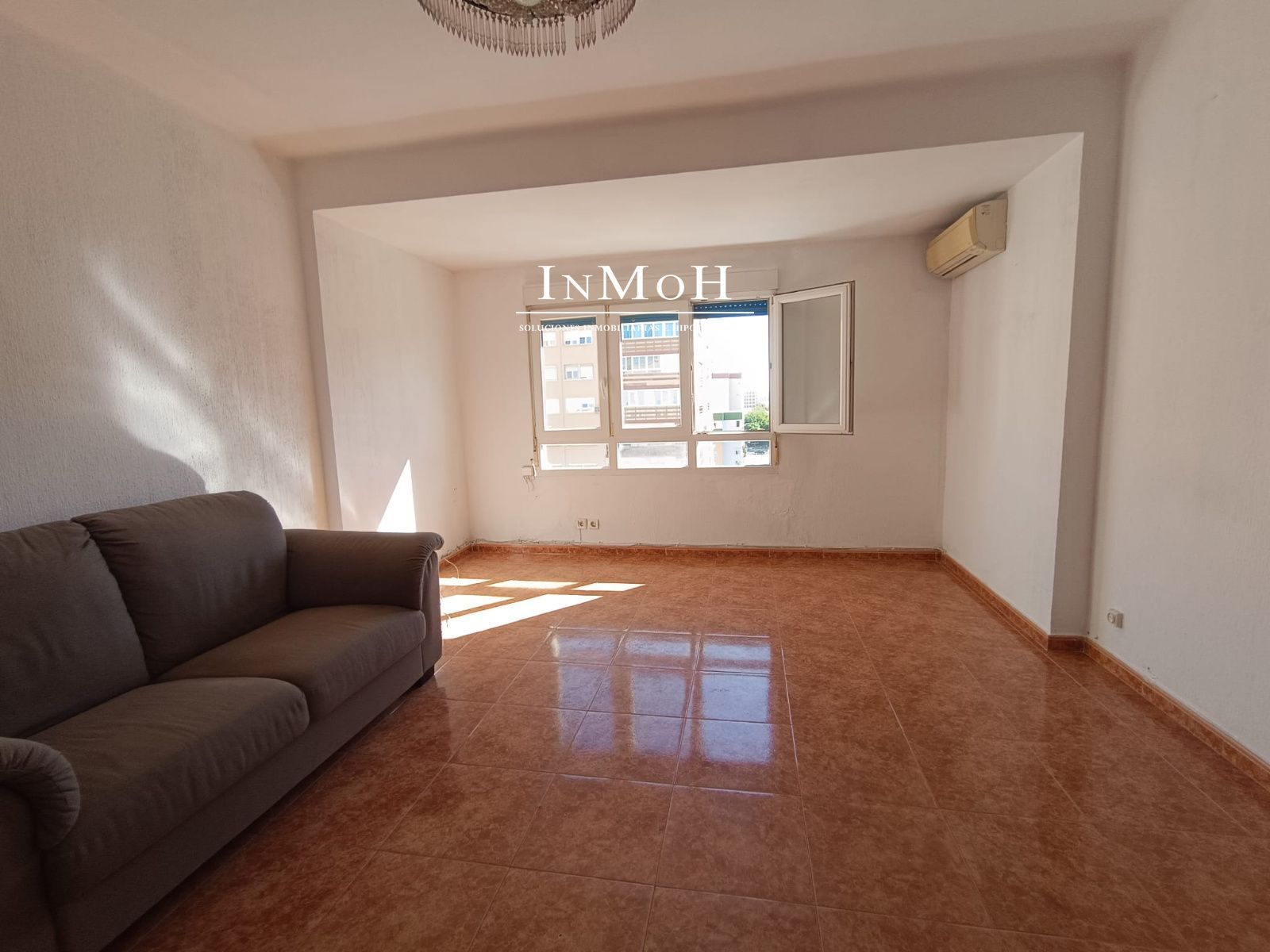 Piso en zona Avenida de 4 dormitorios y 2 baños - Foto 5