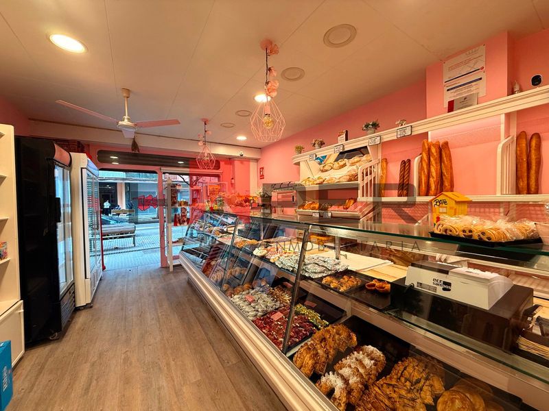 Local Comercial en traspaso El Prat de Llobregat, Barcelona. Ref: 1021. Haper Inmobiliaria