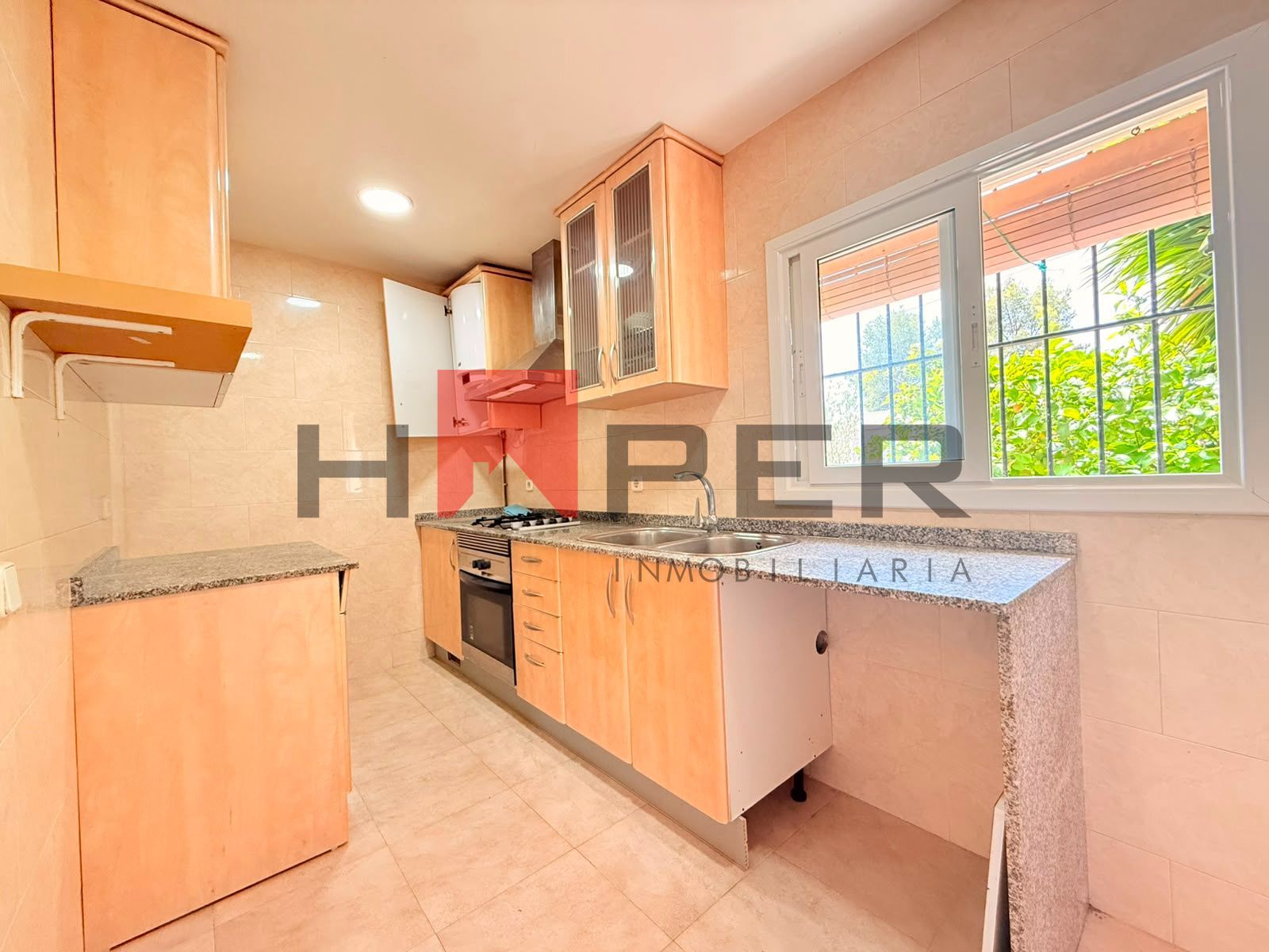 Casa con piscina, garaje y terraza en Subirats