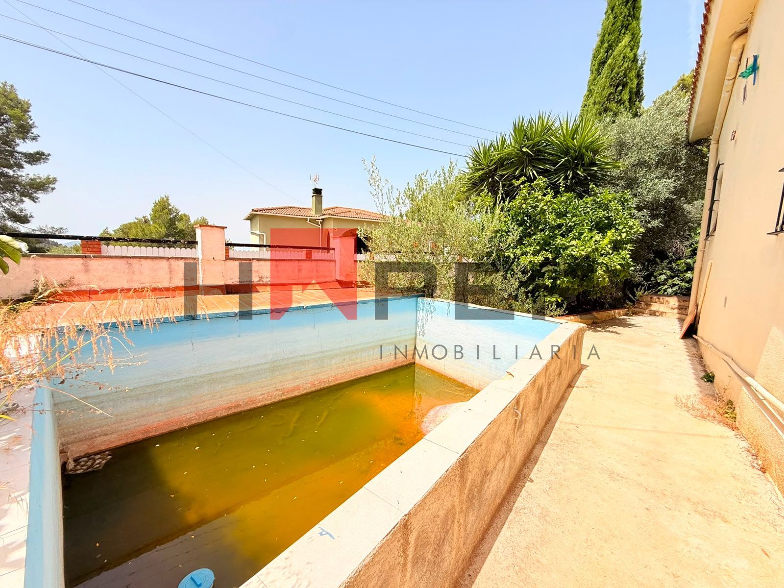 Casa con piscina, garaje y terraza en Subirats