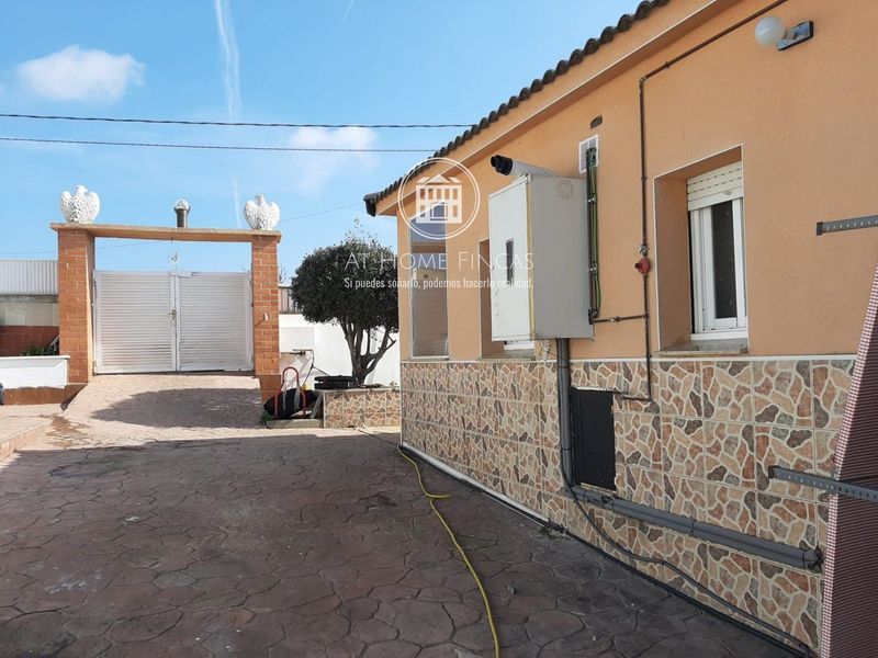 Chalet Independiente en venta La Bisbal del Penedes, Tarragona. Ref: 1238. At Home Fincas