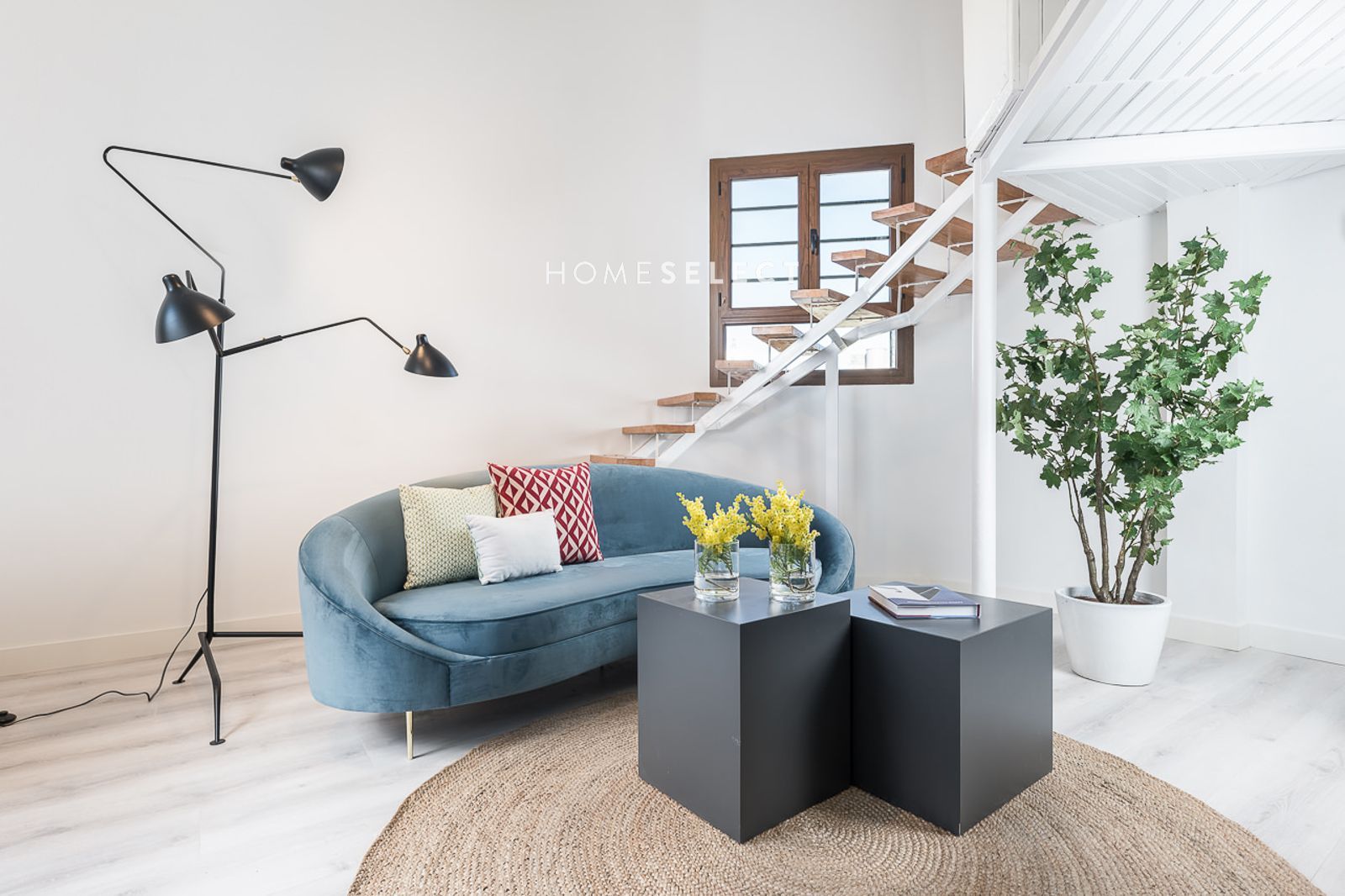 Home Select presenta este estupendo ático exterior, que se alquila completamente amueblado, en el barrio de Salamanca. - Foto 3