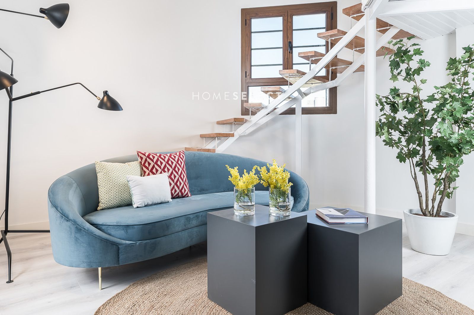 Home Select presenta este estupendo ático exterior, que se alquila completamente amueblado, en el barrio de Salamanca. - Foto 4
