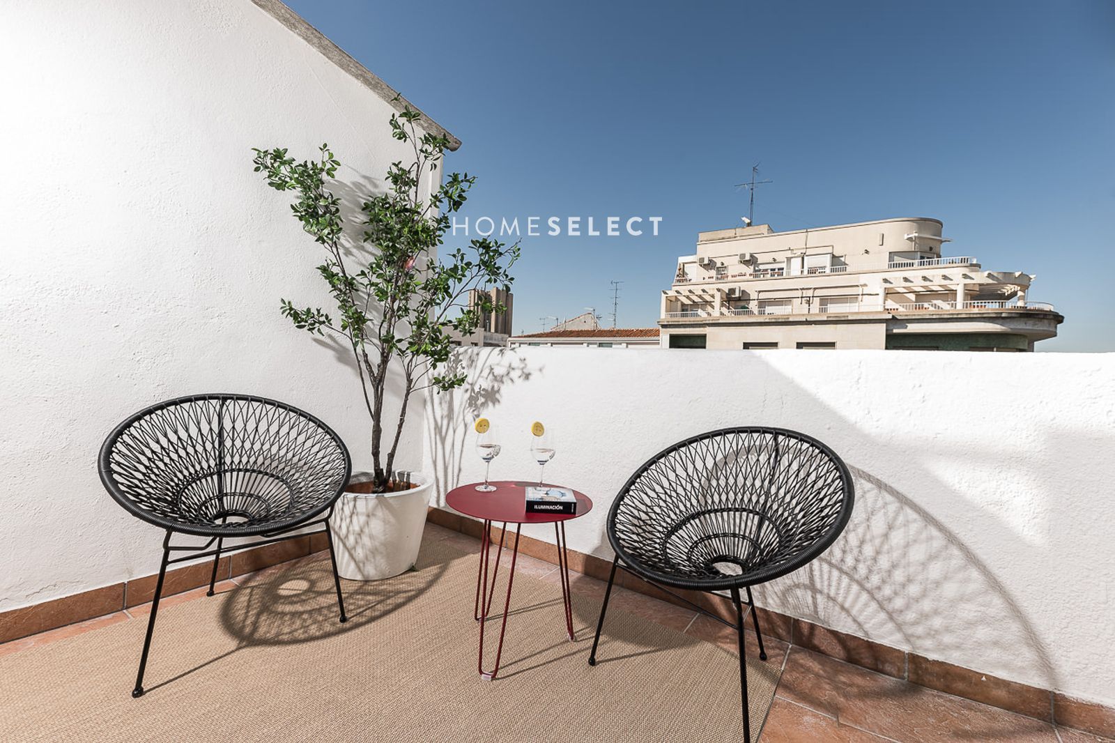 Home Select presenta este estupendo ático exterior, que se alquila completamente amueblado, en el barrio de Salamanca. - Foto 11