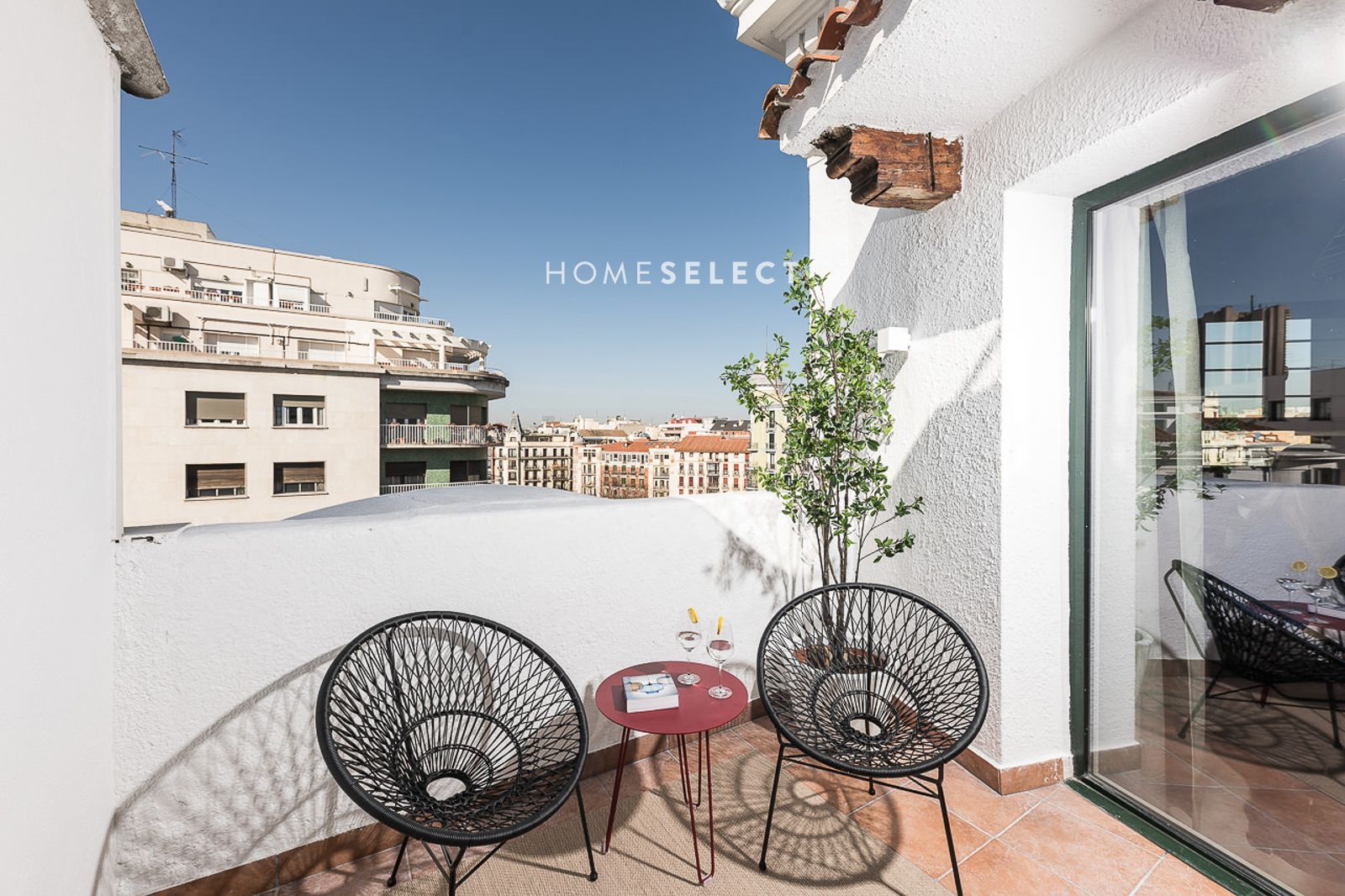 Home Select presenta este estupendo ático exterior, que se alquila completamente amueblado, en el barrio de Salamanca. - Foto 12