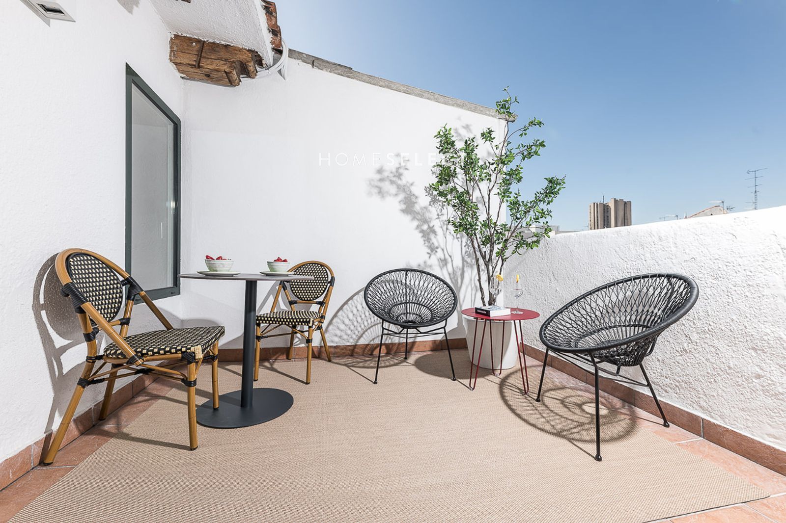 Home Select presenta este estupendo ático exterior, que se alquila completamente amueblado, en el barrio de Salamanca. - Foto 13