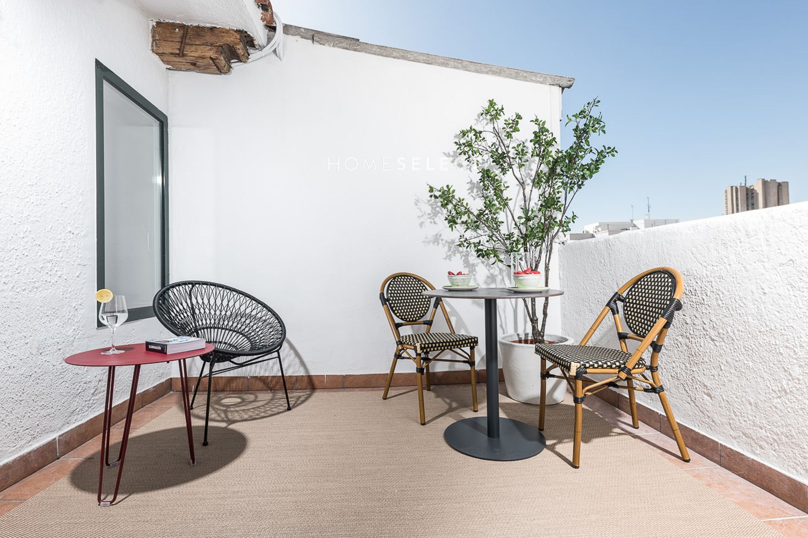 Home Select presenta este estupendo ático exterior, que se alquila completamente amueblado, en el barrio de Salamanca. - Foto 14