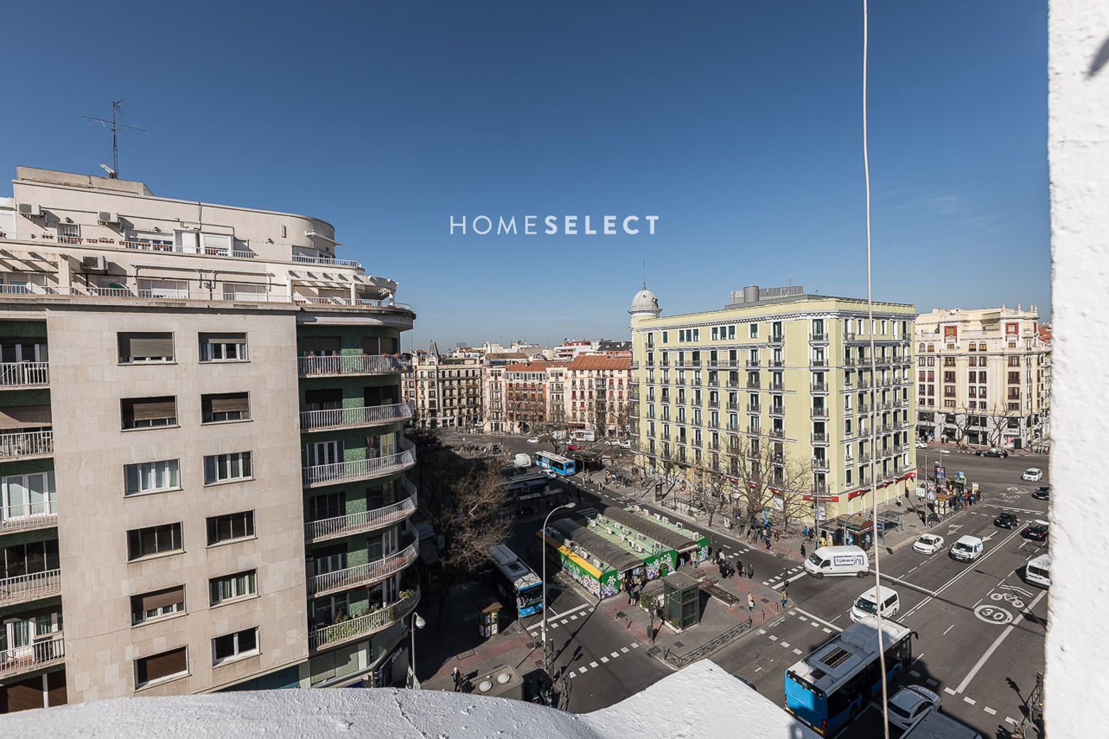 Home Select presenta este estupendo ático exterior, que se alquila completamente amueblado, en el barrio de Salamanca. - Foto 15