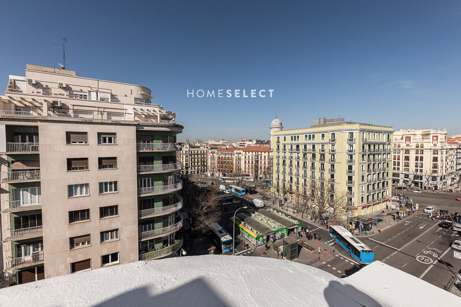 Home Select presenta este estupendo ático exterior, que se alquila completamente amueblado, en el barrio de Salamanca. - Foto 17