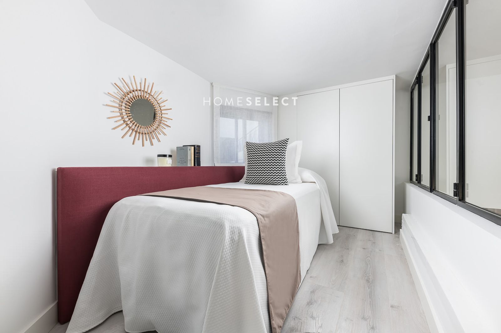 Home Select presenta este estupendo ático exterior, que se alquila completamente amueblado, en el barrio de Salamanca. - Foto 19