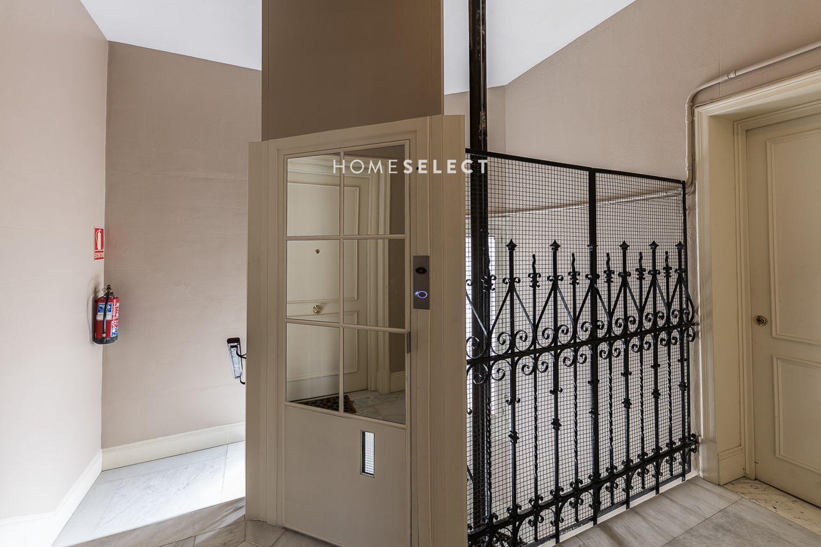 Home Select presenta este estupendo ático exterior, que se alquila completamente amueblado, en el barrio de Salamanca. - Foto 39