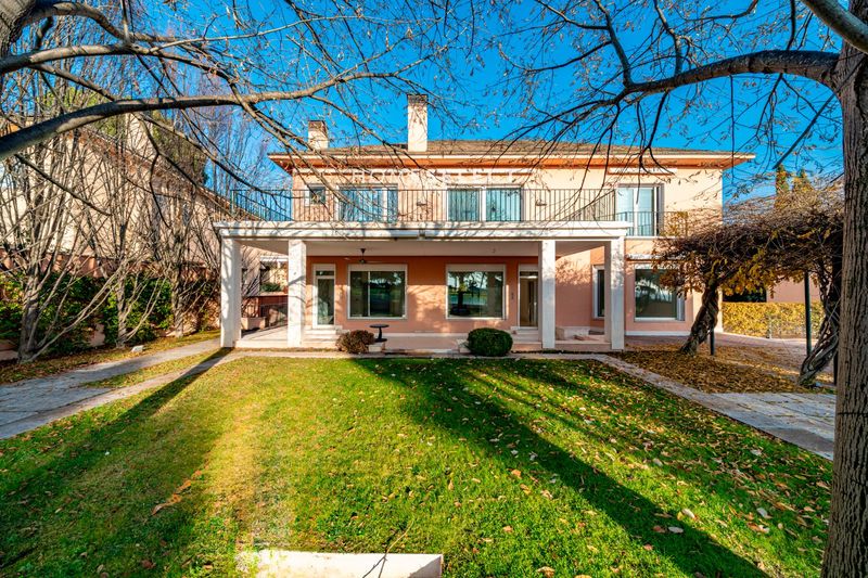 Chalet Independiente en alquiler Madrid. Ref: 3841. Home Select