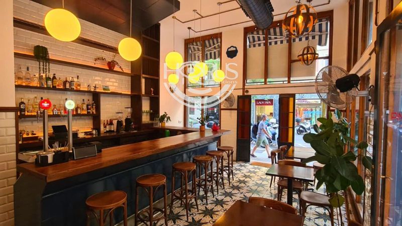 Local de Hostelería en traspaso Barcelona. Ref: 1091. Horus Solutions