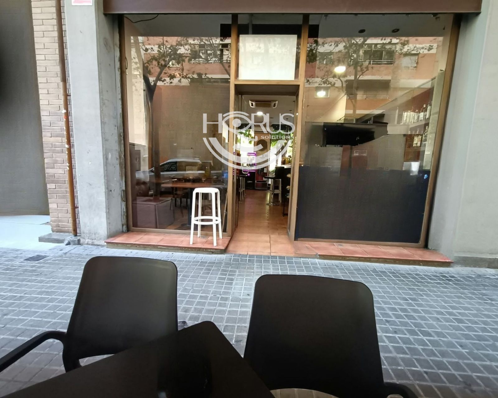 BAR-CAFETERÍA EN SANT MARTÍ: TERRAZA, CLIENTELA Y OPERATIVA EN PLENO RENDIMIENTO - Foto 3