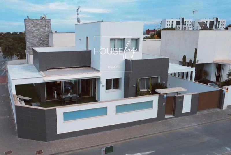 Chalet Independiente en venta Orihuela-Costa, Alicante. Ref: 1004. Inmo Housefy