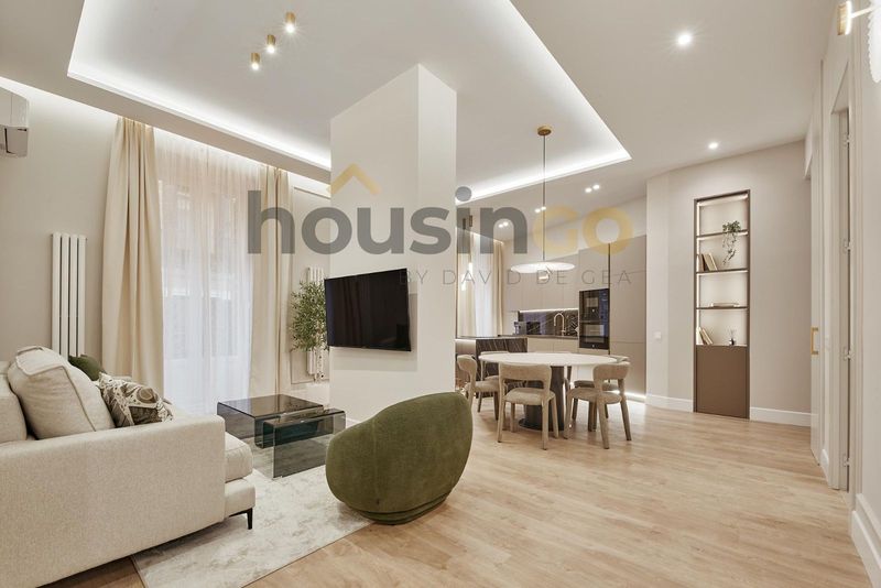 Renovated 3-bed apartment with lift in Malasaña, Centro