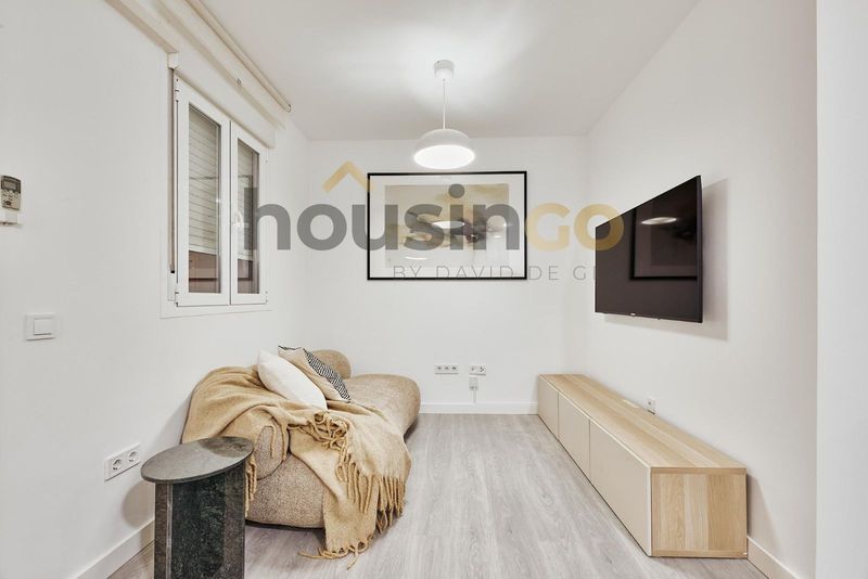 2-bed apartment in classic building on Calle Meléndez Valdés in Arapiles, Chamberí