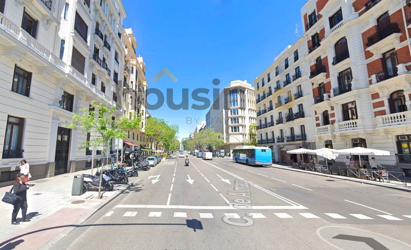 Large 3-bed apartment with natural light in Almagro, Chamberí