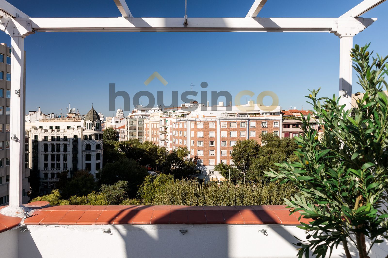 Vivienda - Ático en alquiler en Calle  Luchana