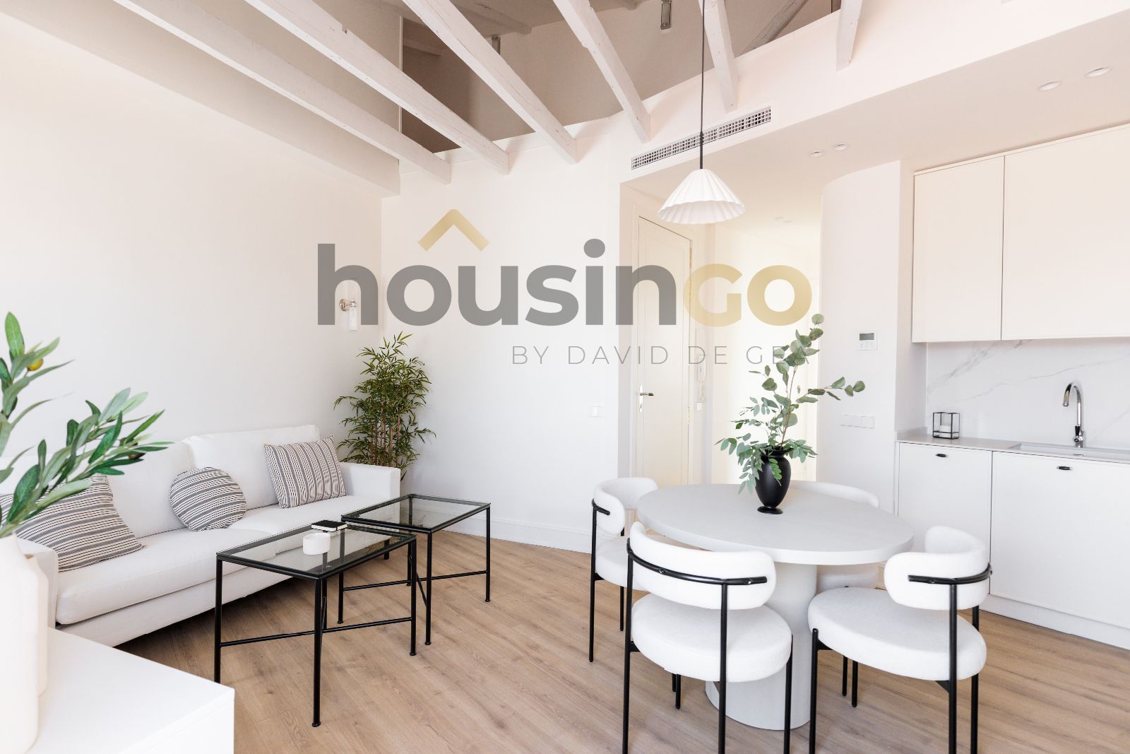 Vivienda - Ático en alquiler en Calle  Luchana