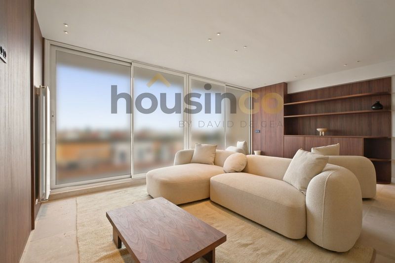 2-bed penthouse with terrace in Nuevos Ministerios, Chamberí