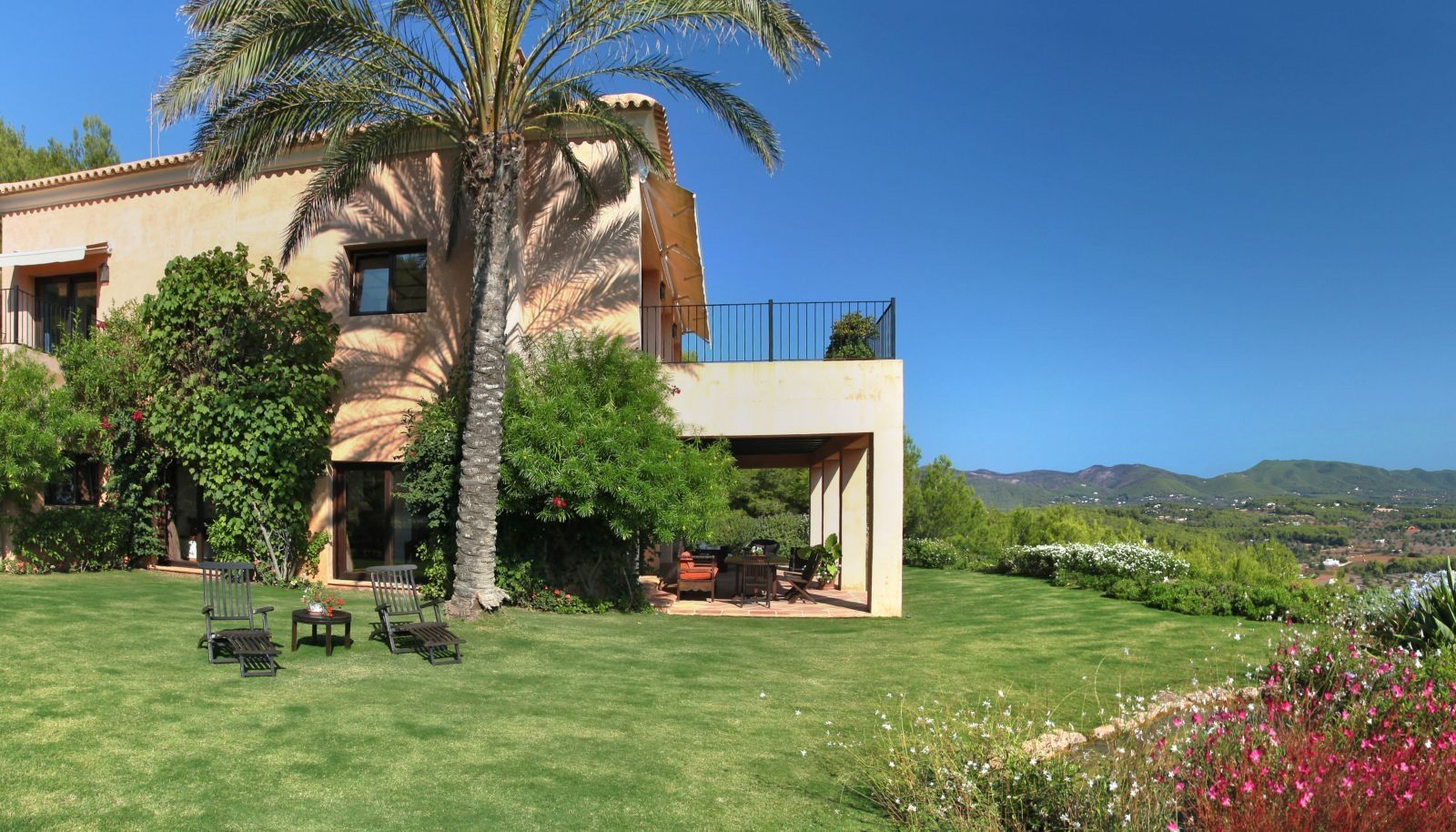 House in Santa Eularia des Riu - Image 4