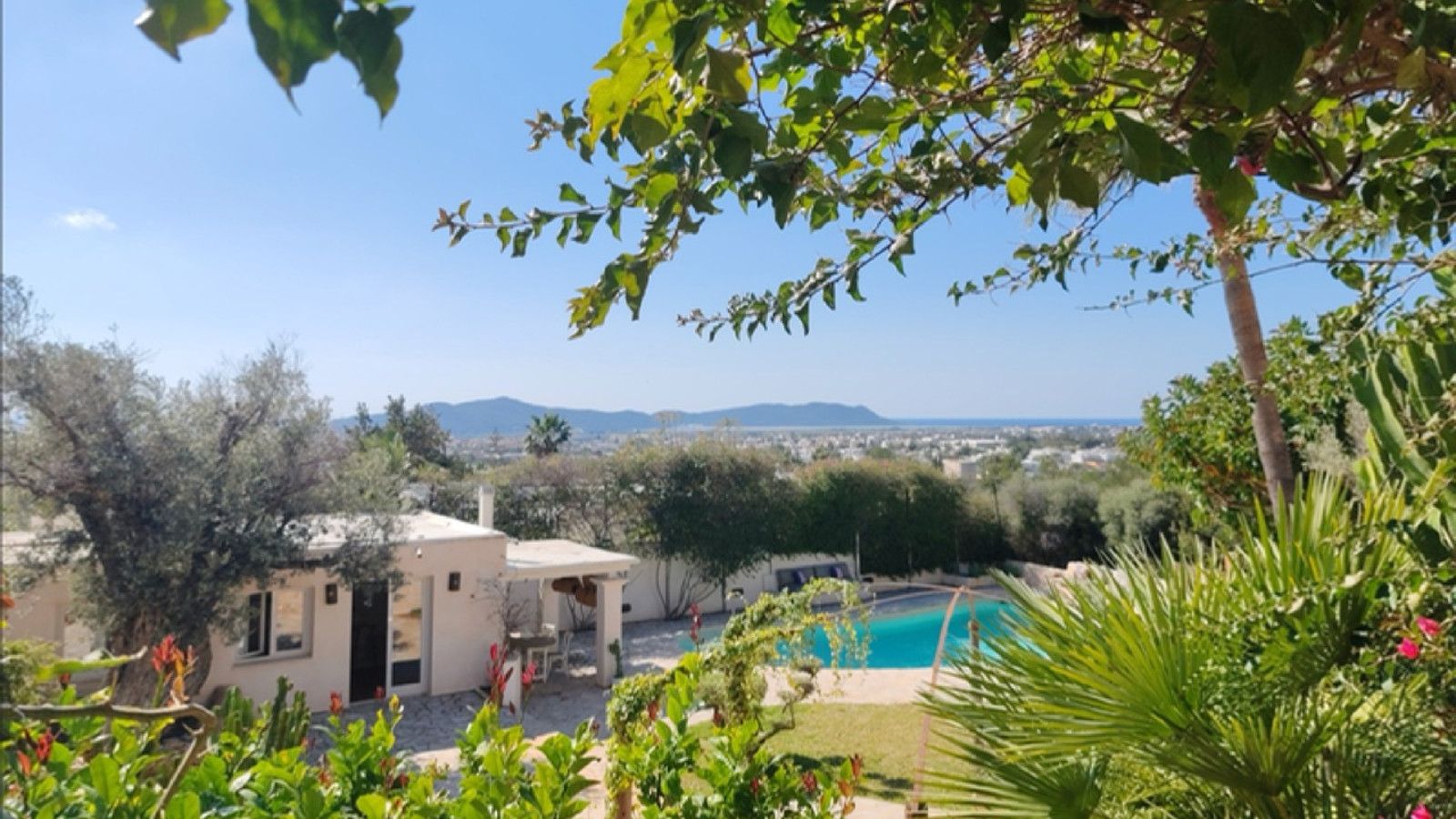 Villa in San Jordi De Ses Salines - Image 4