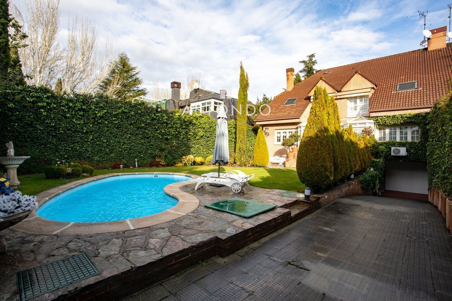 Detached villa for sale in Conde Orgaz with 4 bedrooms, 5 bathrooms, a swimming pool, and a garden. - Foto 6