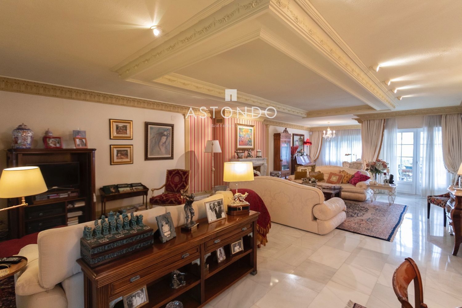 Detached villa for sale in Conde Orgaz with 4 bedrooms, 5 bathrooms, a swimming pool, and a garden. - Foto 11
