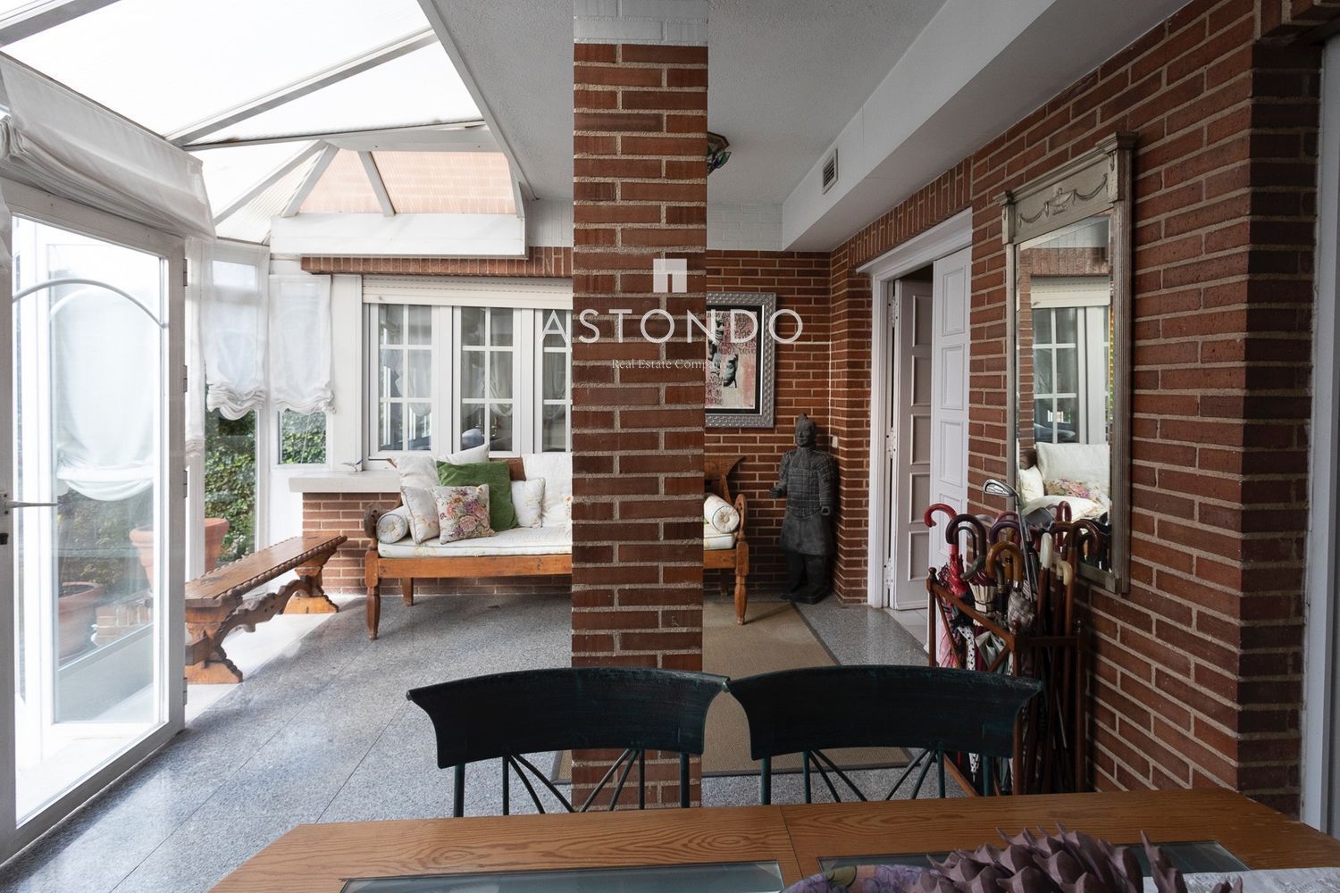 Detached villa for sale in Conde Orgaz with 4 bedrooms, 5 bathrooms, a swimming pool, and a garden. - Foto 19