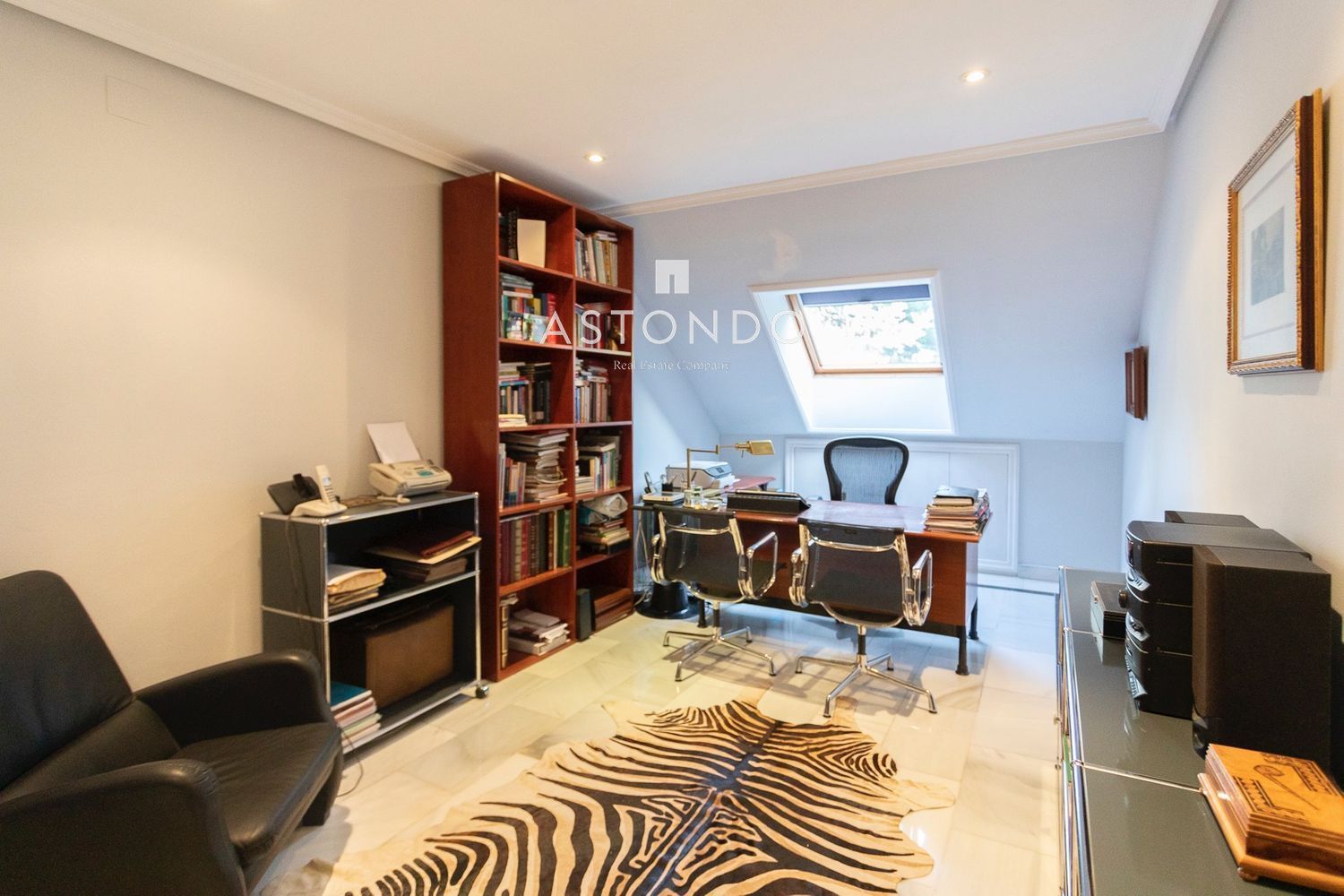 Detached villa for sale in Conde Orgaz with 4 bedrooms, 5 bathrooms, a swimming pool, and a garden. - Foto 36